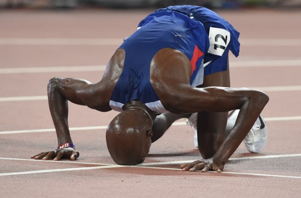 Mo Farah retiene el título mundial de los 10.000 metros