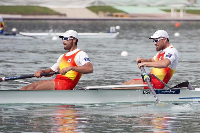  Los españoles Alexander Sigurbjonsson Benet y Pau Vela Maggi en acción durante la semifinal del M2 del Campeonato del Mundo de Remo que se disputa en el lago Aiguebelette, cerca de Chambery, Francia, el 3 de septiembre del 2015. EFE/Olivier Anrigo