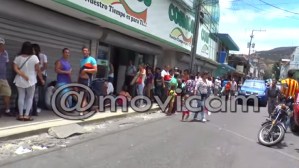 Cerraron la frontera para acabar con el bachaqueo y contrabando… Y así siguen las colas en Táchira y Zulia (Video)