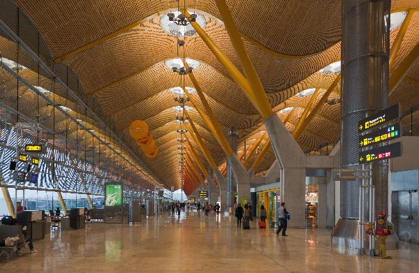 Los aeropuertos españoles ofrecerán wifi gratis durante el otoño