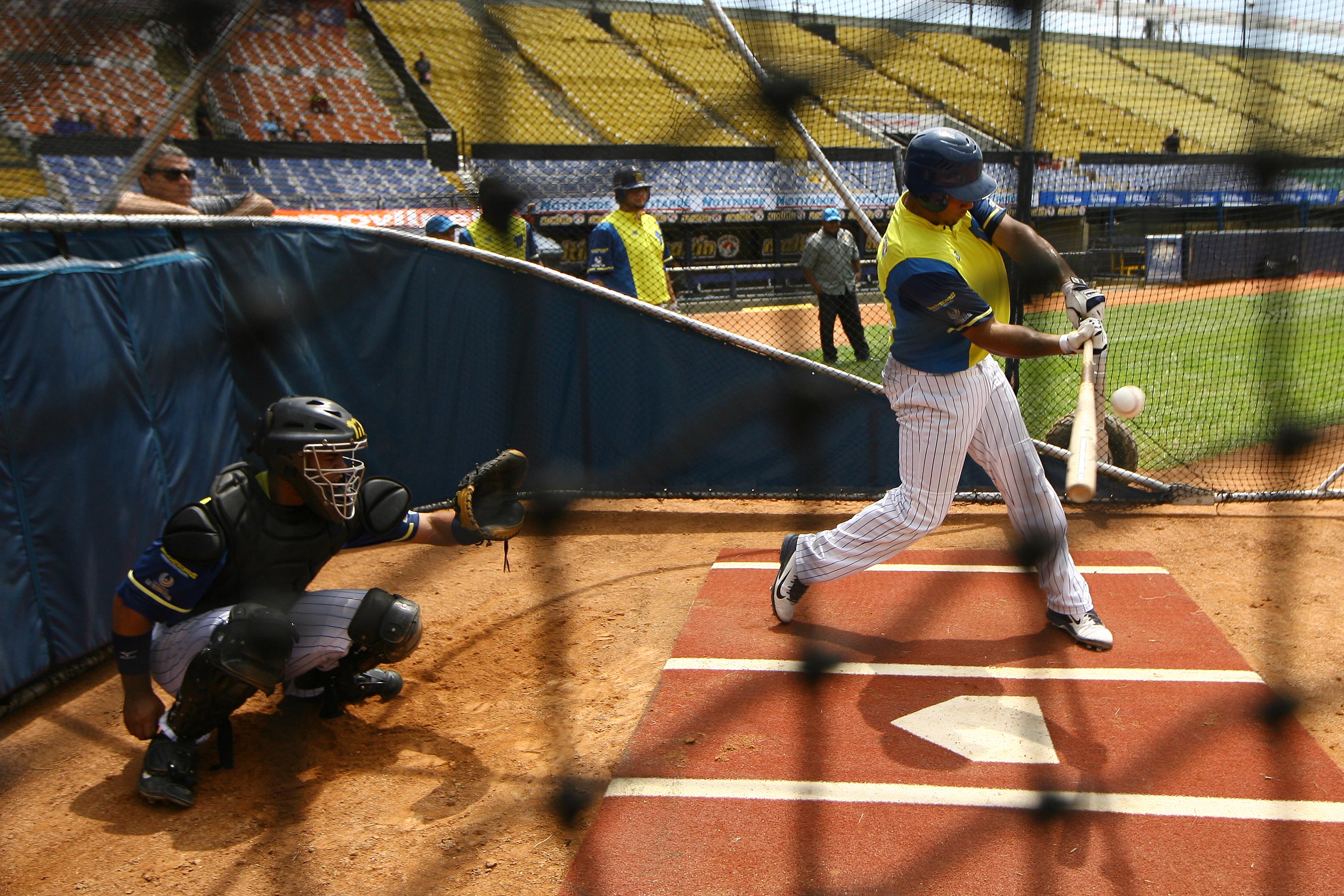 El Magallanes no para de entrenar a pocas semanas de iniciar el campeonato  (Fotos)