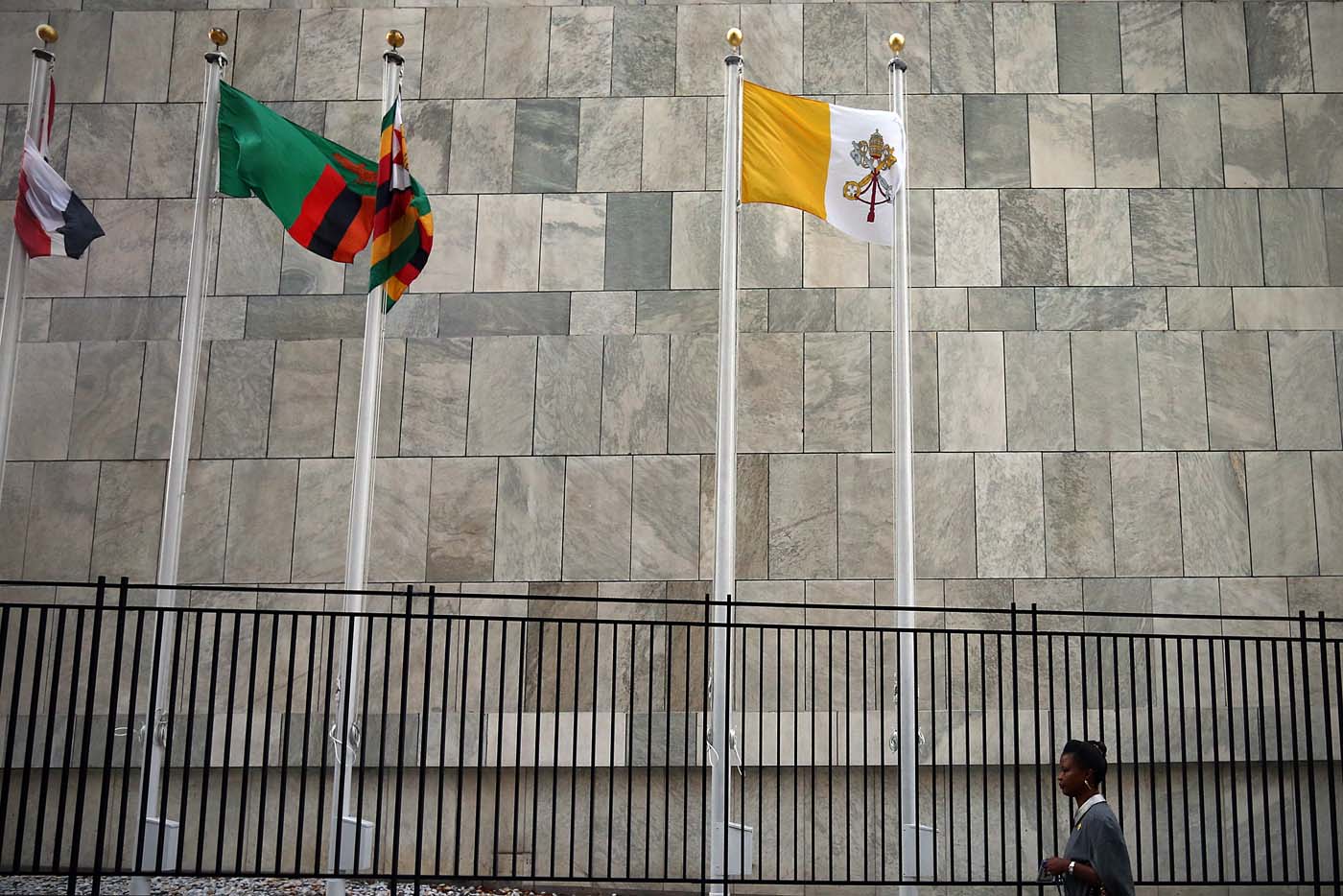 La bandera del Vaticano ondea por primera vez en la ONU (Fotos)