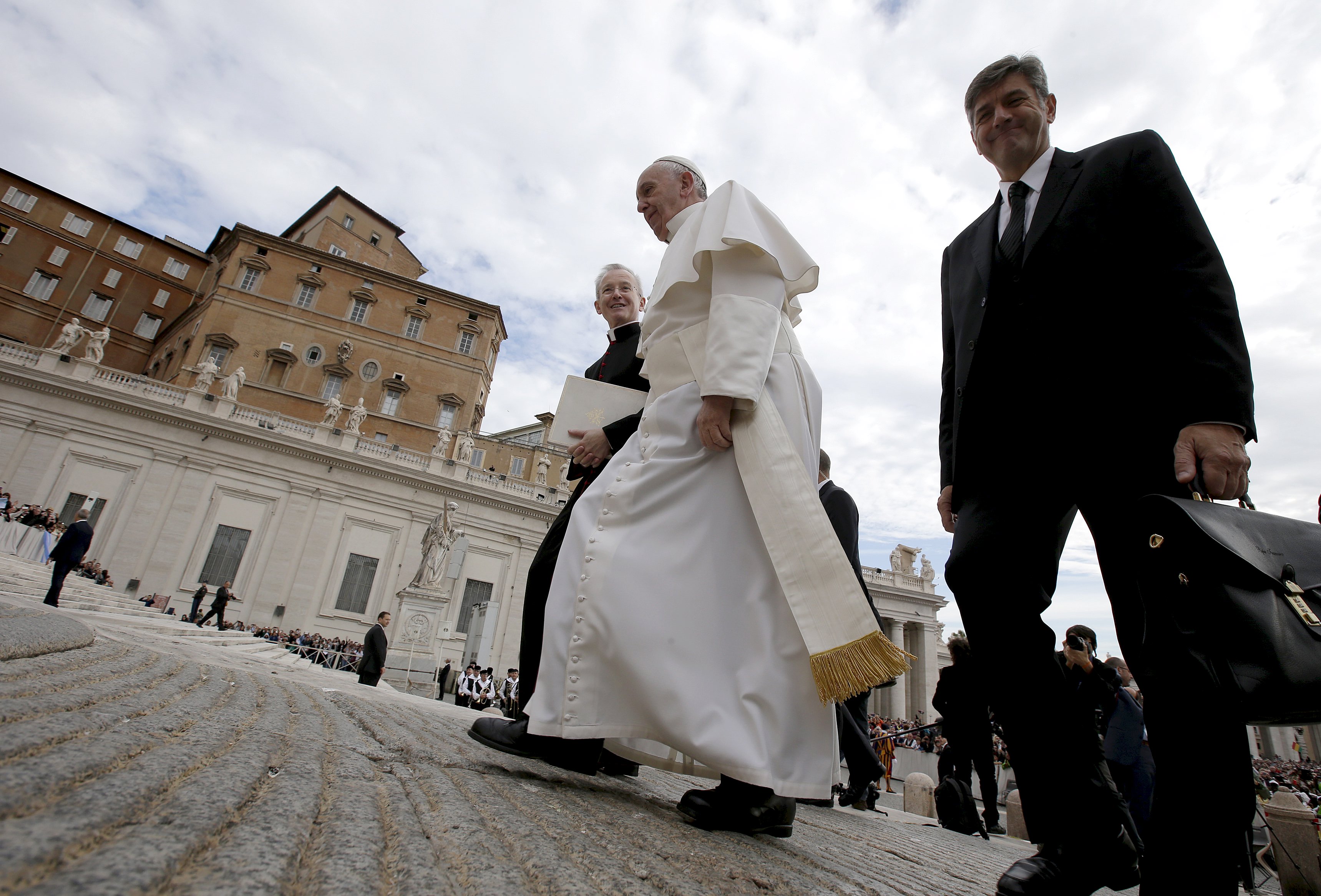 El Papa dice que ha abrazado a todo el pueblo cubano, dejando a un lado cualquier división