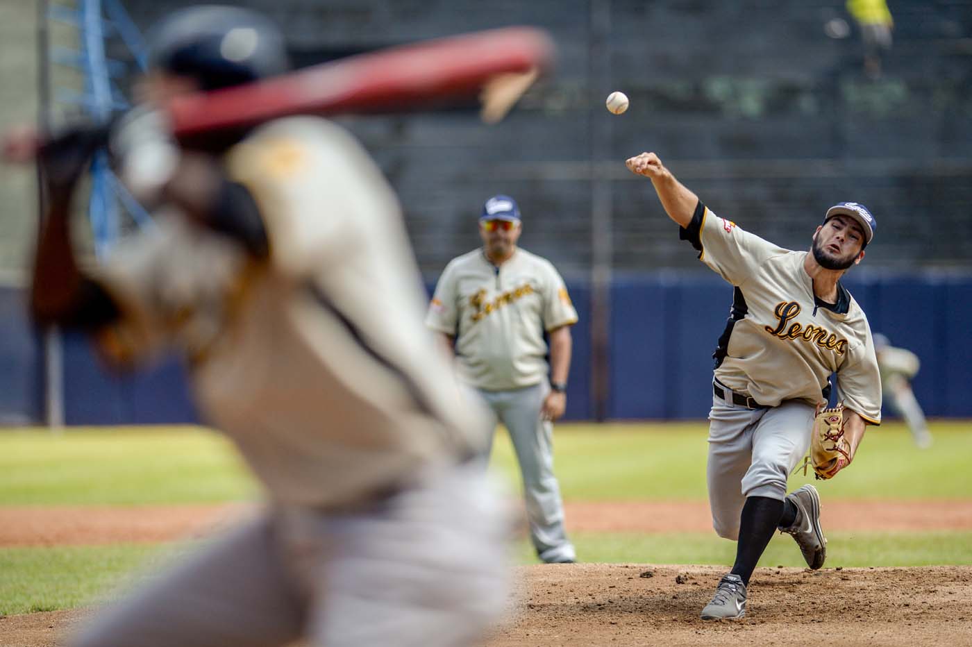 Comienza la temporada de béisbol, buscando sortear el control de cambio, la escasez y la inseguridad