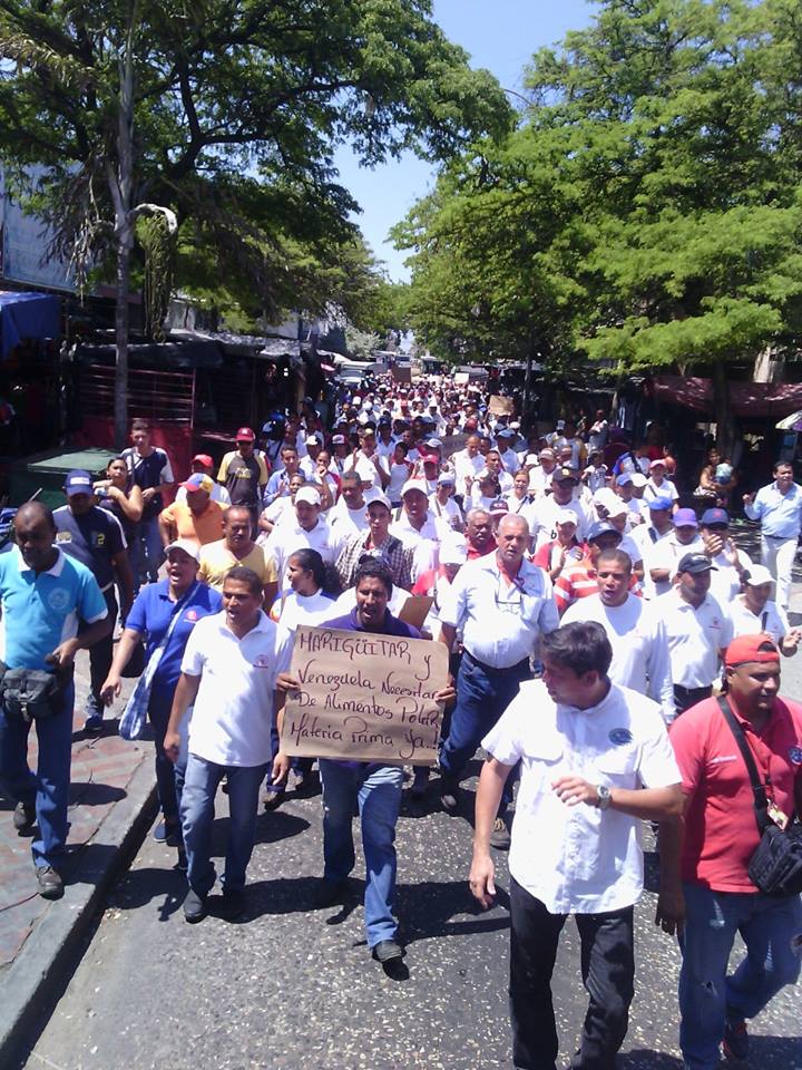 Trabajadores marcharon en contra de importación de atún para defender sus empleos