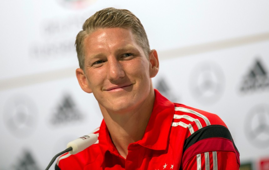 Schweinsteiger demandó a una juguetería por su parecido con muñeco nazi (Fotos)