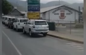 ¿Dólares para importar lujosas camionetas de jefes militares en Puerto Cabello? Sí hay… (VIDEO)