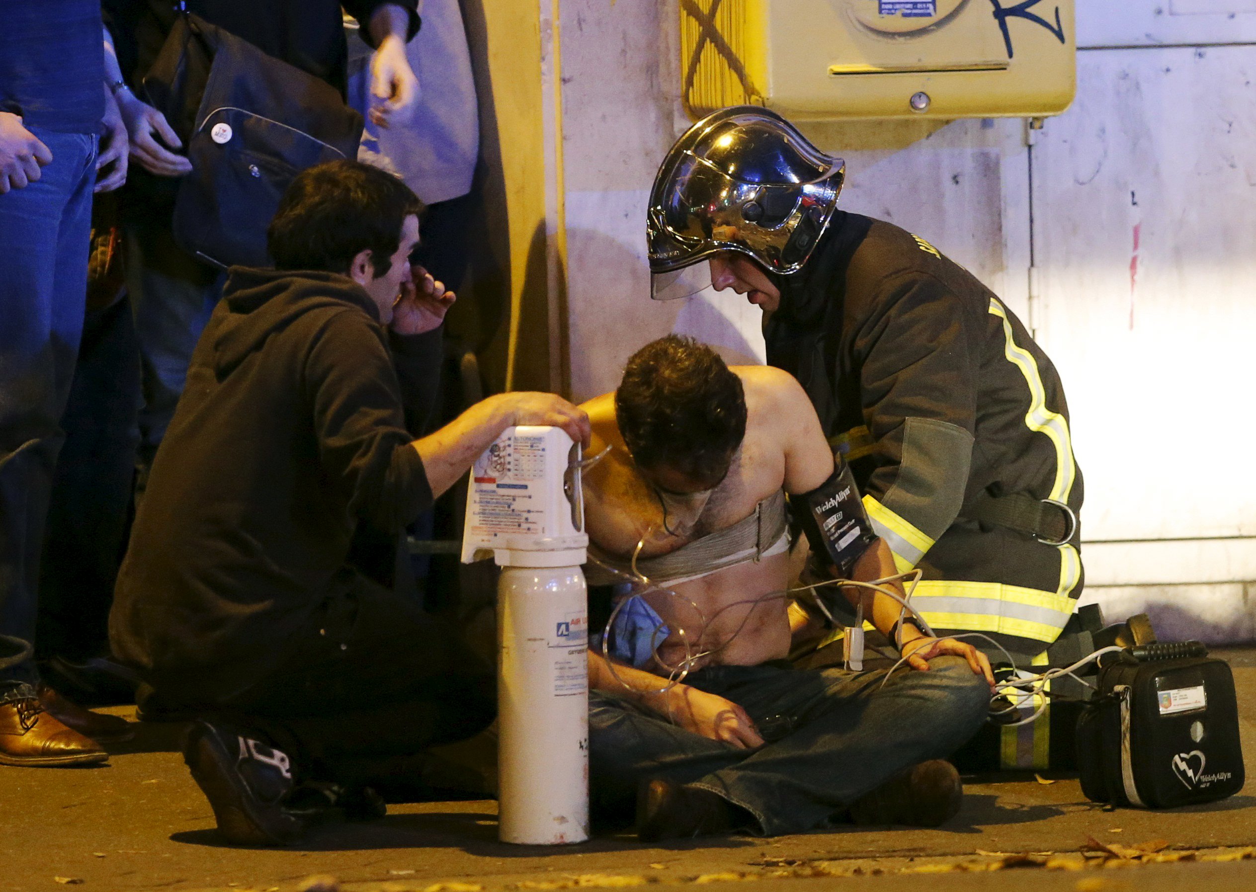 París vive su noche “más oscura” desde el atentado nazi y en VTV transmiten la campaña chavista