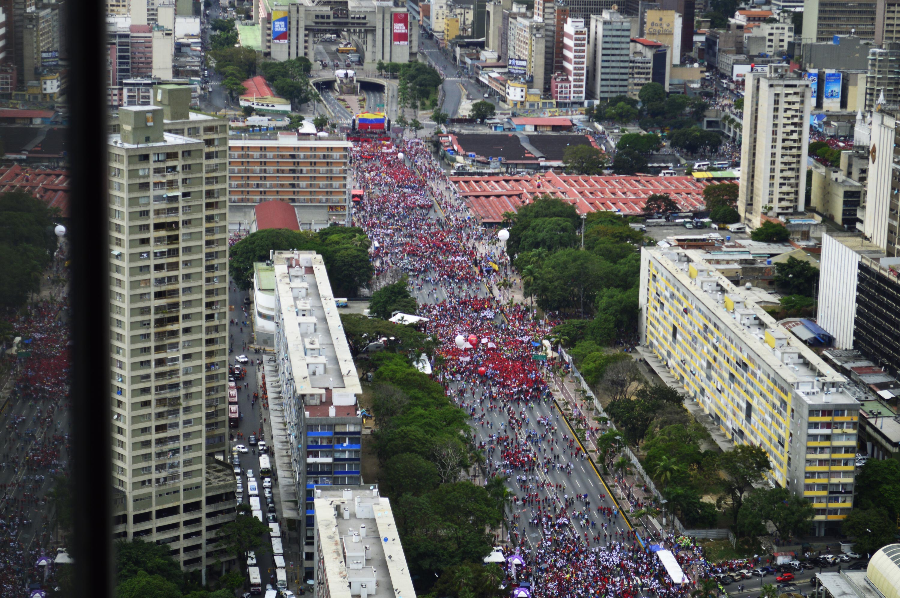 La Avenida Bolívar les quedó inmensa: Las imágenes que jamás te mostrará VTV (FOTOS + VIDEO)