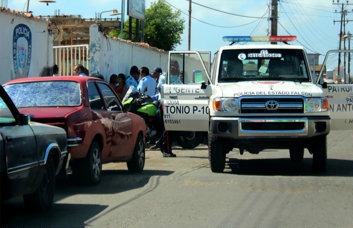 Cinco sujetos armados robaron a clientes de una farmacia en Falcón