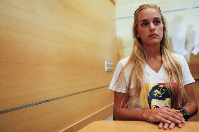 Lilian Tintori aseguró que López fue trasladado “irregularmente” al Hospital Militar