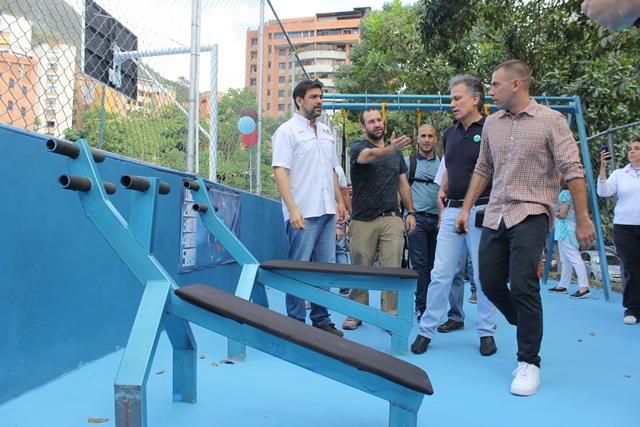 Vecinos de Terrazas del Ávila estrenan espacios deportivos (Fotos)