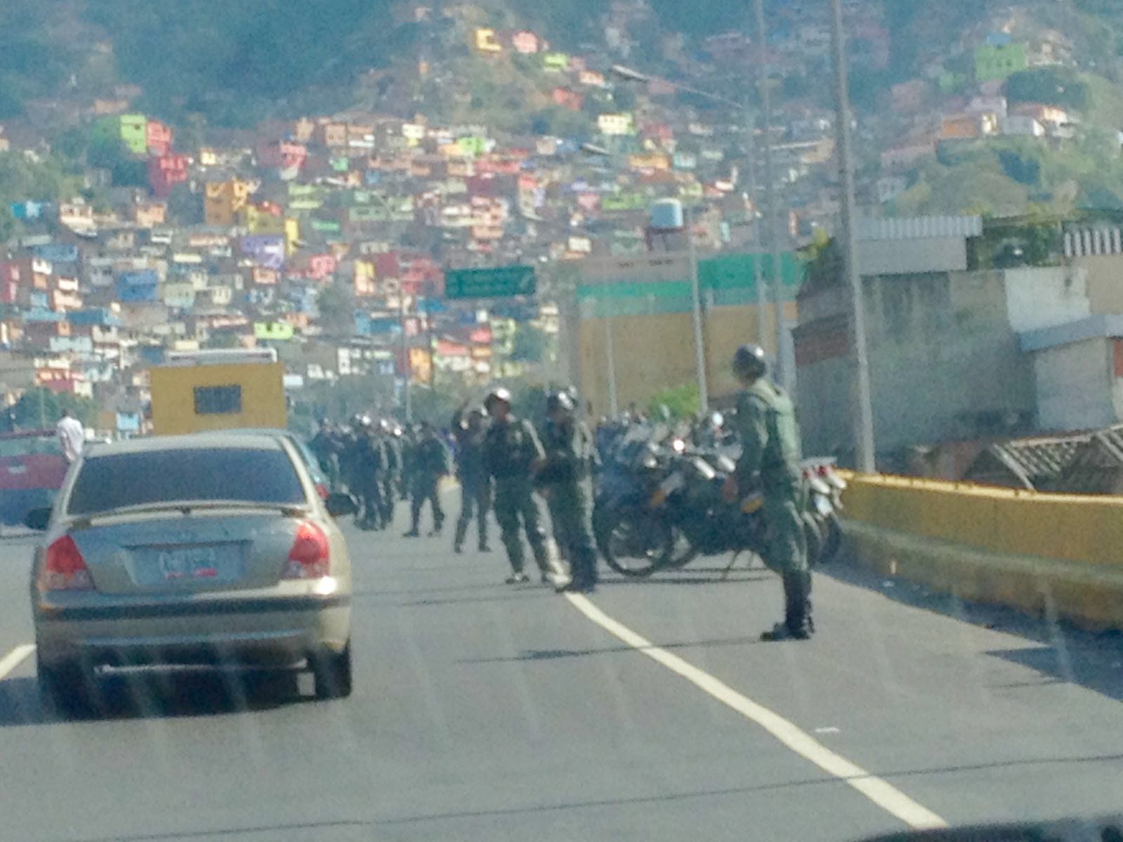 Comunidad de El Cementerio intentó cerrar autopista por muerte de un niño (FOTOS)