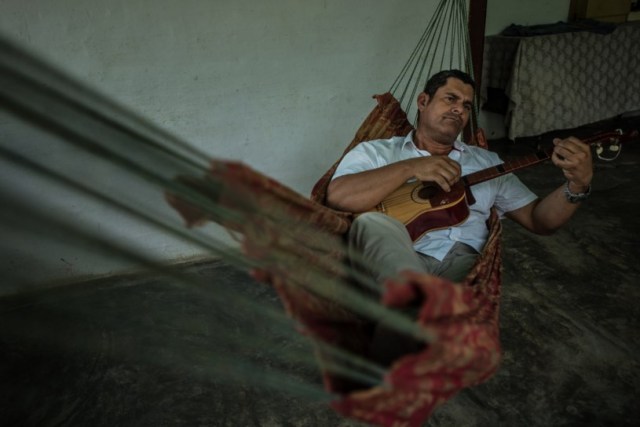 Rodolfo Palencia canta canciones sobre el estado de Barinas, en los llanos de Venezuela. Foto:  Meridith Kohut para The New York Times