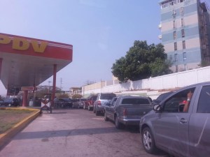 Reportan colas en las estaciones de gasolina de Maracaibo