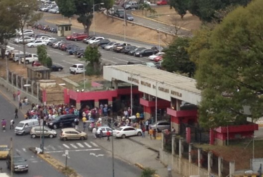 Pacientes protestan por no poder acceder al Hospital Militar