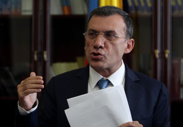 Senador colombiano rechaza petición de Fiscal General sobre plebiscito para la paz