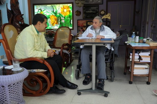 Cuba's former President Fidel Castro (R) and Venezuela's President Nicolas Maduro meet in Havana in this undated picture provided by Cubadebate on March 20, 2016.  REUTERS/Estudios Revolucion/Cubadebate/Handout via Reuters. ATTENTION EDITORS - THIS PICTURE WAS PROVIDED BY A THIRD PARTY. REUTERS IS UNABLE TO INDEPENDENTLY VERIFY THE AUTHENTICITY, CONTENT, LOCATION OR DATE OF THIS IMAGE. THIS PICTURE IS DISTRIBUTED EXACTLY AS RECEIVED BY REUTERS, AS A SERVICE TO CLIENTS. FOR EDITORIAL USE ONLY. NOT FOR SALE FOR MARKETING OR ADVERTISING CAMPAIGNS.