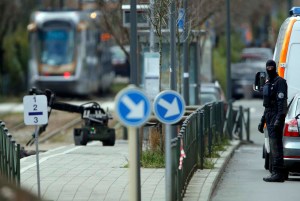 Policía detiene a sospechoso en operación antiterrorista en Bruselas