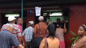 No, no es Venezuela…son las colas en Cuba para comprar papa (Fotos)