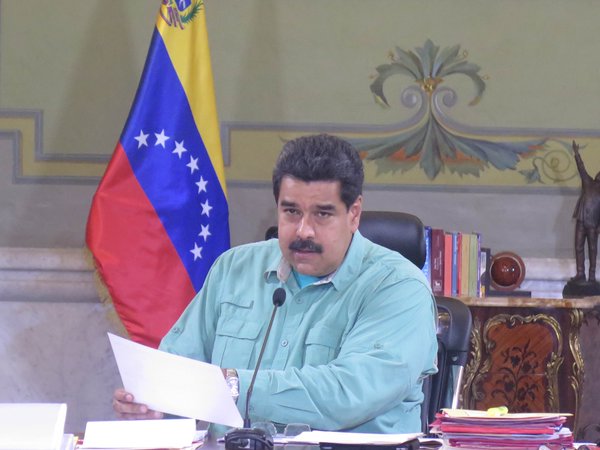 Maduro dice que la derecha está “envalentonada” y trata de desaparecer Telesur
