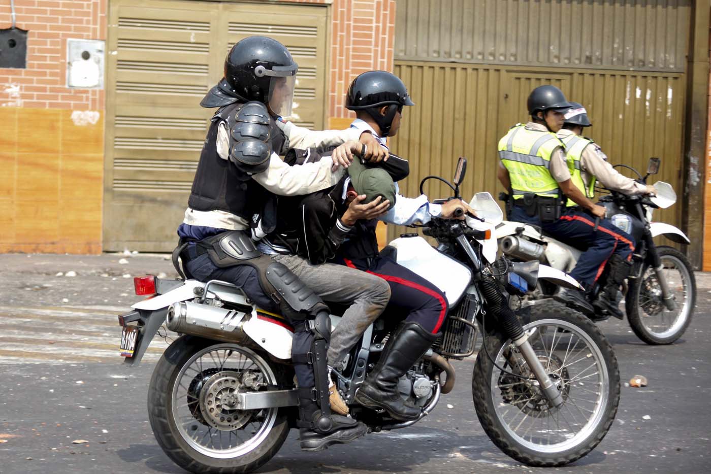 Continúan en calabozos de Politáchira los dos acusados por muerte de policías