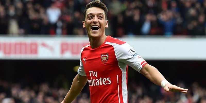 El Arsenal deja fuera a Özil de la Premier League