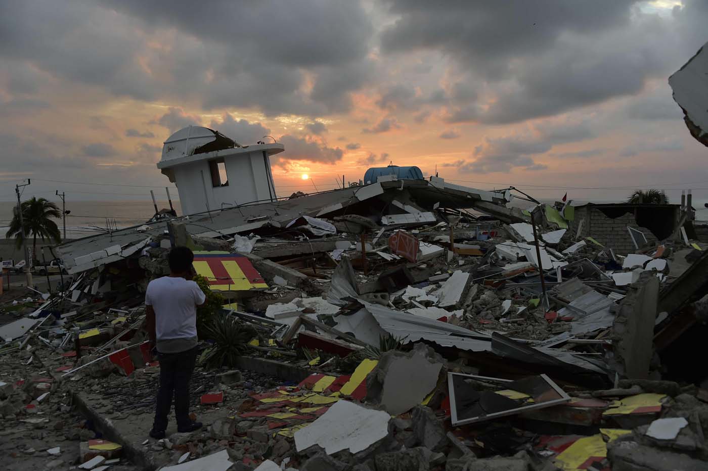 Asciende a 602 cifra de muertos por terremoto en Ecuador