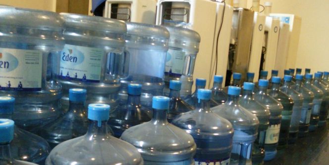 Más de dos mil personas con gastroenteritis en España por beber “agua mineral”