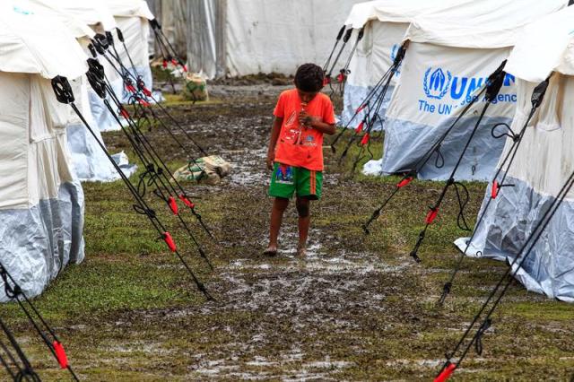 Campamento de refugiados por el terremoto en Ecuador (foto EFE)