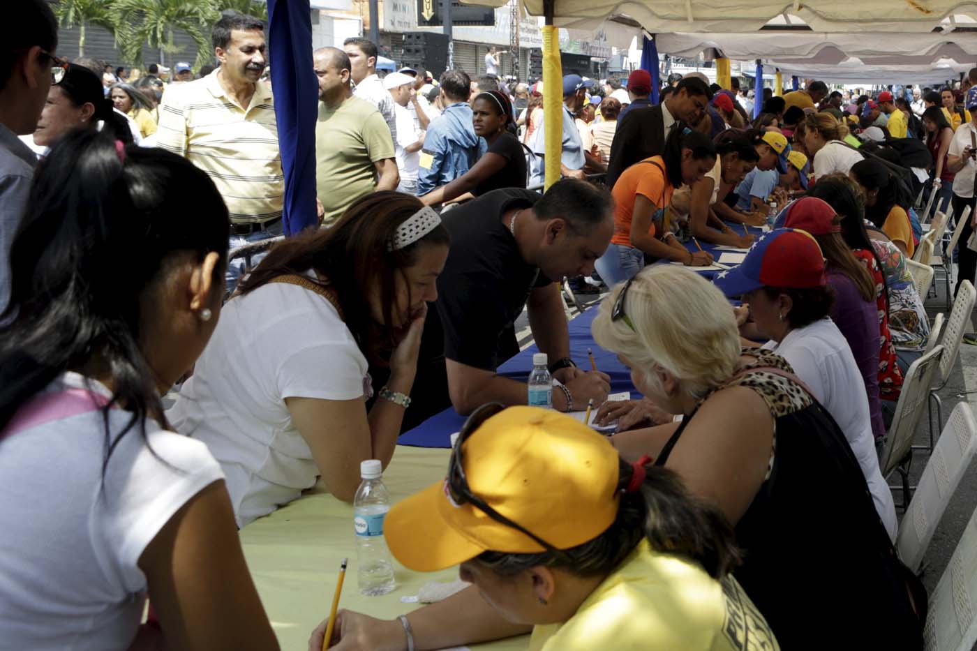 El 60,3% de los venezolanos apoya el revocatorio contra Maduro