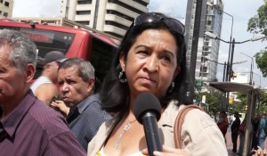Venezolanos descontentos con el aumento salarial decretado por Maduro
