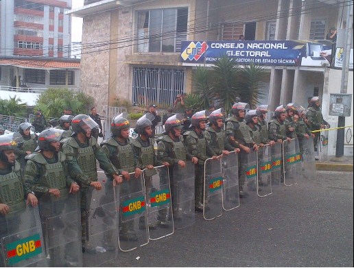 Sede del CNE Táchira amaneció militarizada por marcha de la oposición