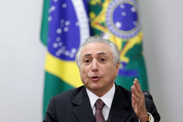 En la imagen, Michel Temer durante una reunión en el Palacio de Planalto.  El presidente interino de Brasil, Michel Temer, dijo al Comité Olímpico Internacional que el cambio de gobierno en su país no ha interrumpido los preparativos para los Juegos de Río 2016, dijo el lunes el recién nombrado ministro de Deportes, Leonardo Picciani.. 16/5/2016. REUTERS/Ueslei Marcelino