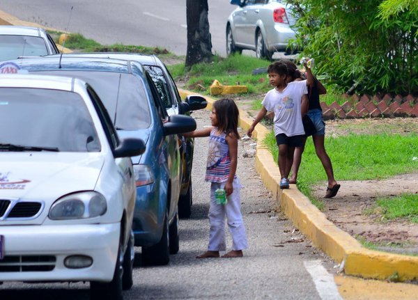 De nuevo mendigan indígenas yukpas en San Cristóbal