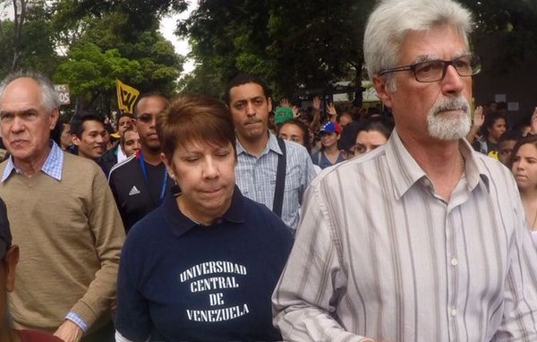 Rectora de la UCV marcha junto a estudiantes