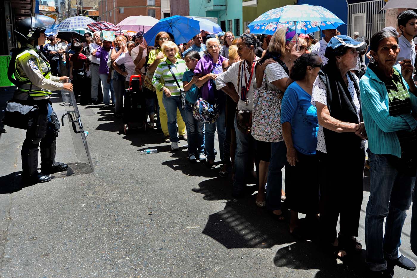 Más de 250 personas detenidas en colas serán llevadas hoy a la Fiscalía