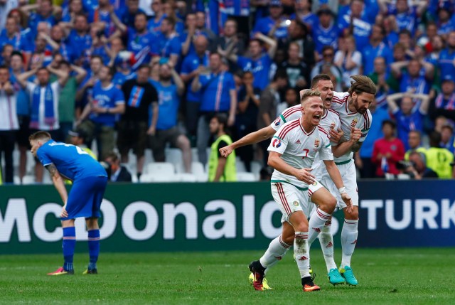 Football Soccer - Iceland v Hungary - EURO 2016 - Group F - Stade Vélodrome, Marseille, France - 18/6/16 Hungary's Balazs Dzsudzsak, Adam Szalai and Tamas Kadar celebrate at the end of the match  REUTERS/Eddie Keogh Livepic