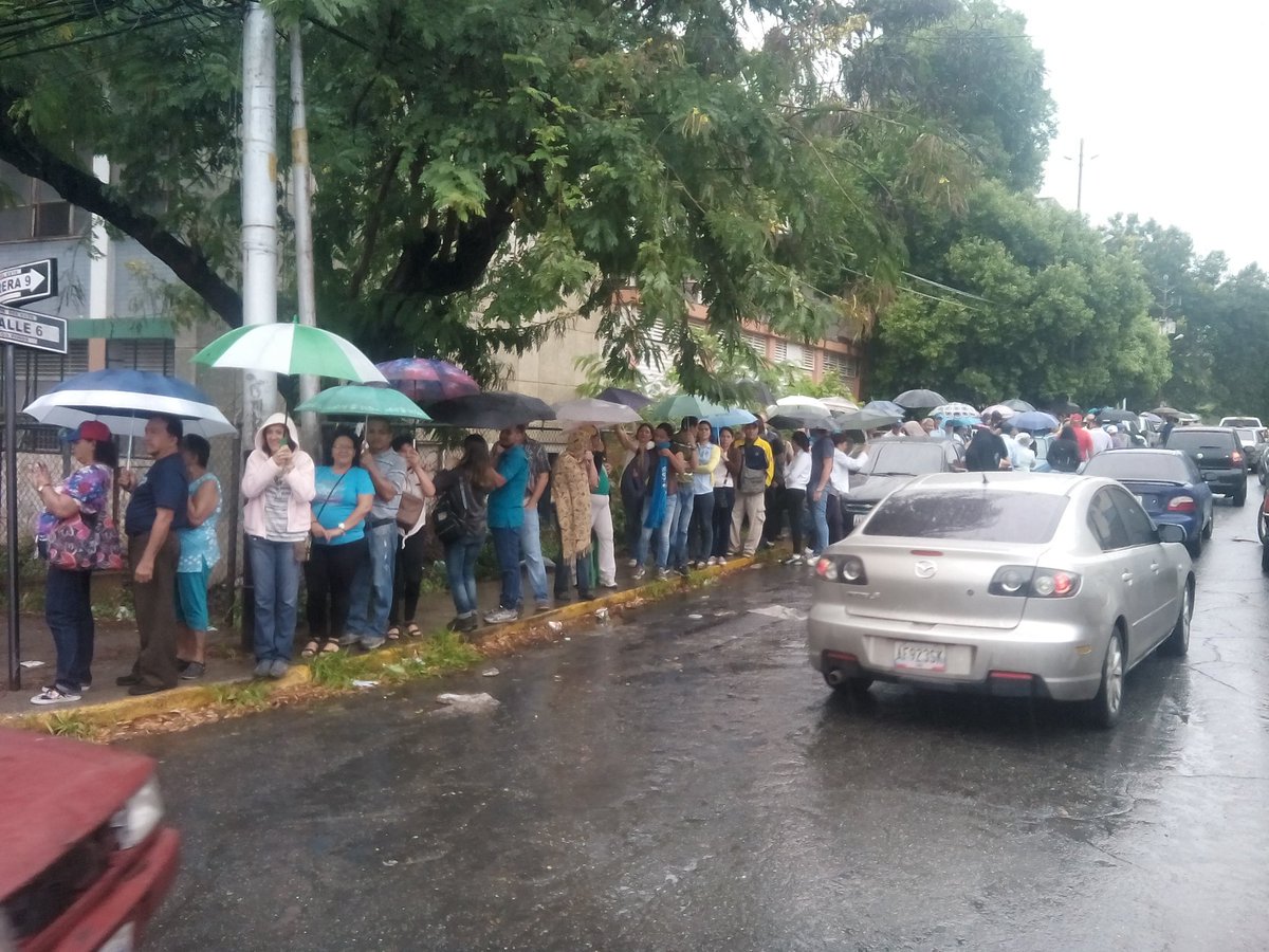 Lara dijo presente para la validación de firmas del Referendo Revocatorio (Fotos)