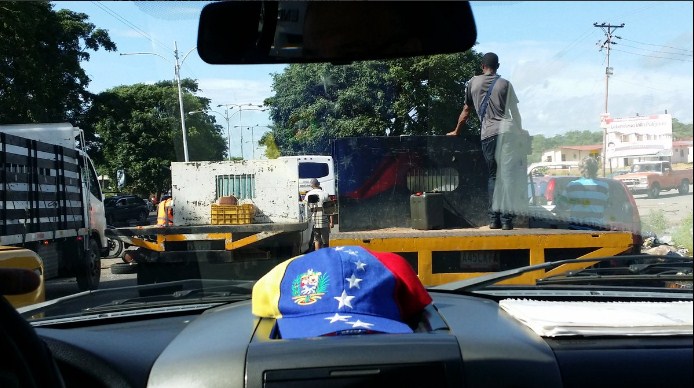 Trancaron vía Upata y El Pao, en San Félix por falta de comida #29Jun