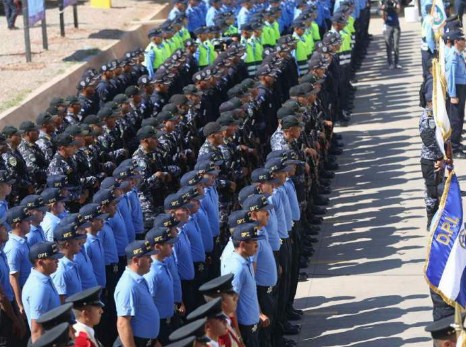 Despiden a 5 oficiales de policía hondureña acusados por drogas en EEUU