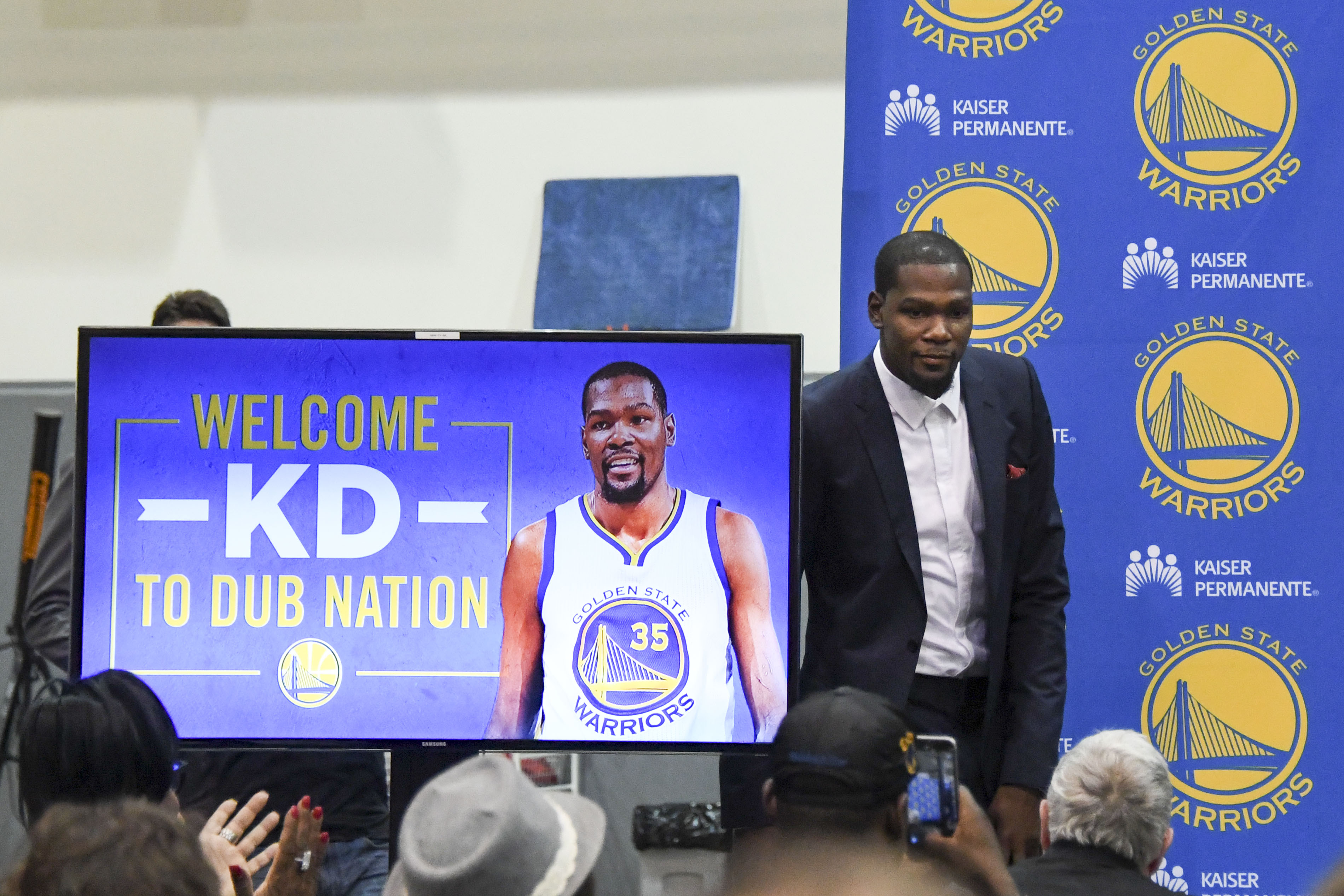 Kevin Durant oficializa contrato por dos años con los Warriors