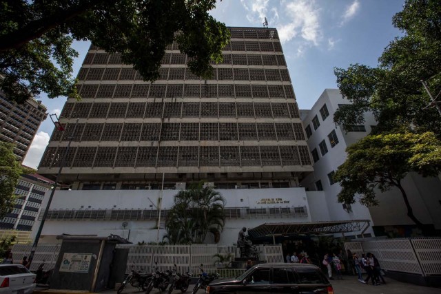 ACOMPAÑA CRÓNICA: VENEZUELA MALNUTRICIÓN. CAR04. CARACAS (VENEZUELA), 27/07/2016.- Fotografía del edificio del hospital infantil "Dr. José Manuel de Los Ríos", el 18 de julio de 2016, en Caracas (Venezuela). El desabastecimiento en Venezuela ha provocado un aumento de la malnutrición infantil, un problema que siempre ha enfrentado el país caribeño pero que ahora se ha agravado por la falta de fórmulas lácteas y alimentos con proteínas. EFE/Miguel Gutiérrez