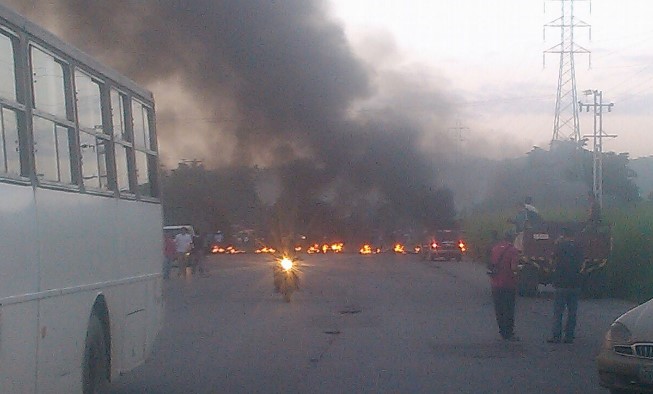 Reportan protesta en la autopista Valencia-Güigüe (FOTOS)