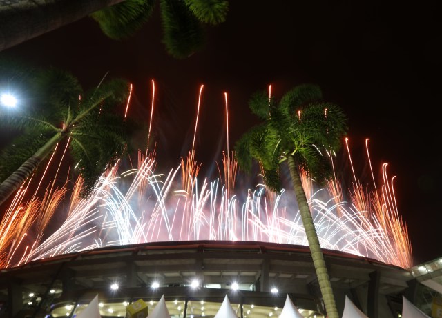 2016 Rio Olympics - Closing ceremony - Maracana - Rio de Janeiro, Brazil - 21/08/2016. Fireworks explode during the closing ceremony. REUTERS/Ricardo Moraes