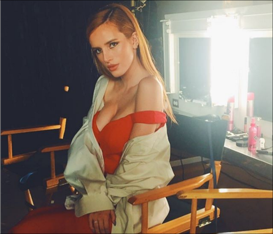 Bella Thorne mostró los pezones sin querer queriendo y las redes estallan