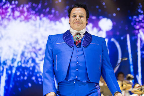 Diez artistas latinoamericanos le rinden homenaje a Juan Gabriel en un disco