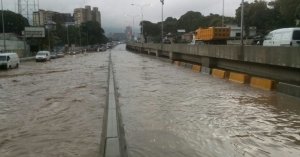 FOTOS: Caracas inundada por la lluvia de este miércoles