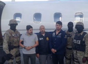 Narcosobrinos piden no mostrar a jurado sus fotos con grilletes cuando subían al avión de la DEA
