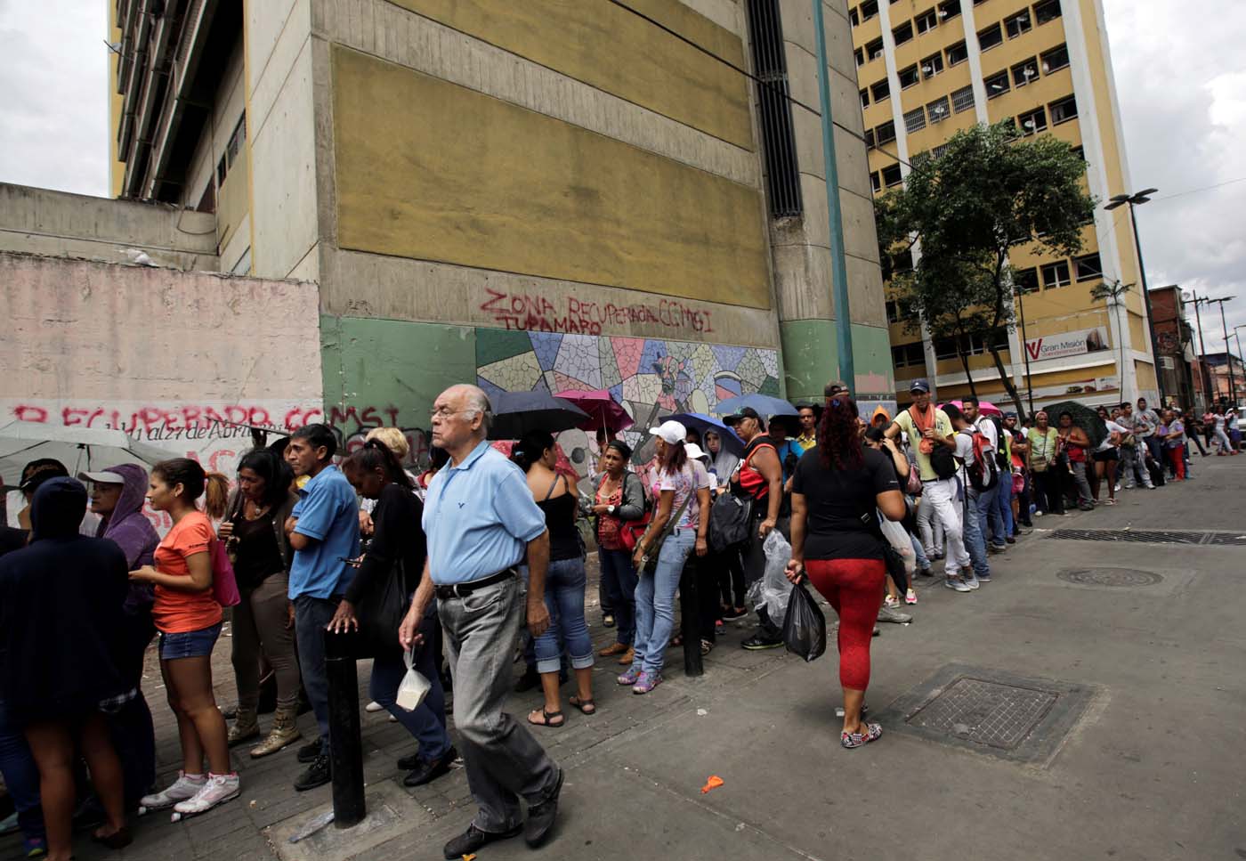 ¡Llegaron los aguinaldos! Pero empleados públicos los gastan en comida